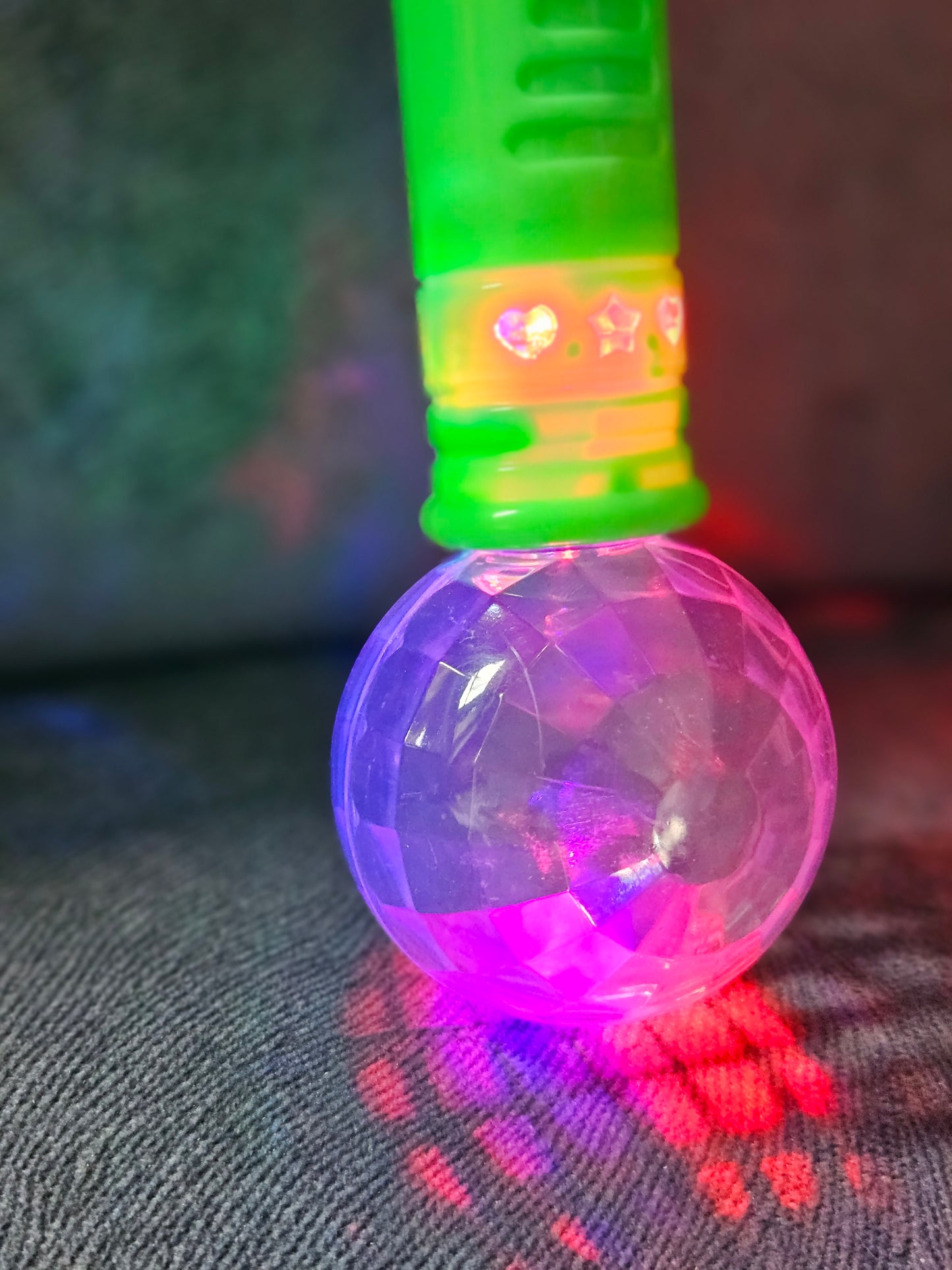 RÓŻDŻKA Z BERŁEM 50CM GWIAZDA PIĘKNY BLASK GWIAZDKI Z KULĄ DISCO ŚWIECĄCE GADŻETY E1506