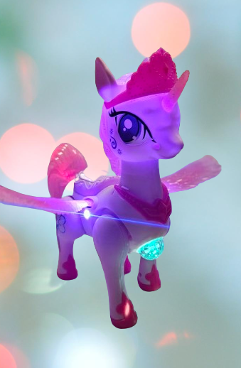 JEDNOROŻEC RÓŻOWY ŚWIECĄCY Z MUZYKĄ CHODZI GRA 35CM E2014