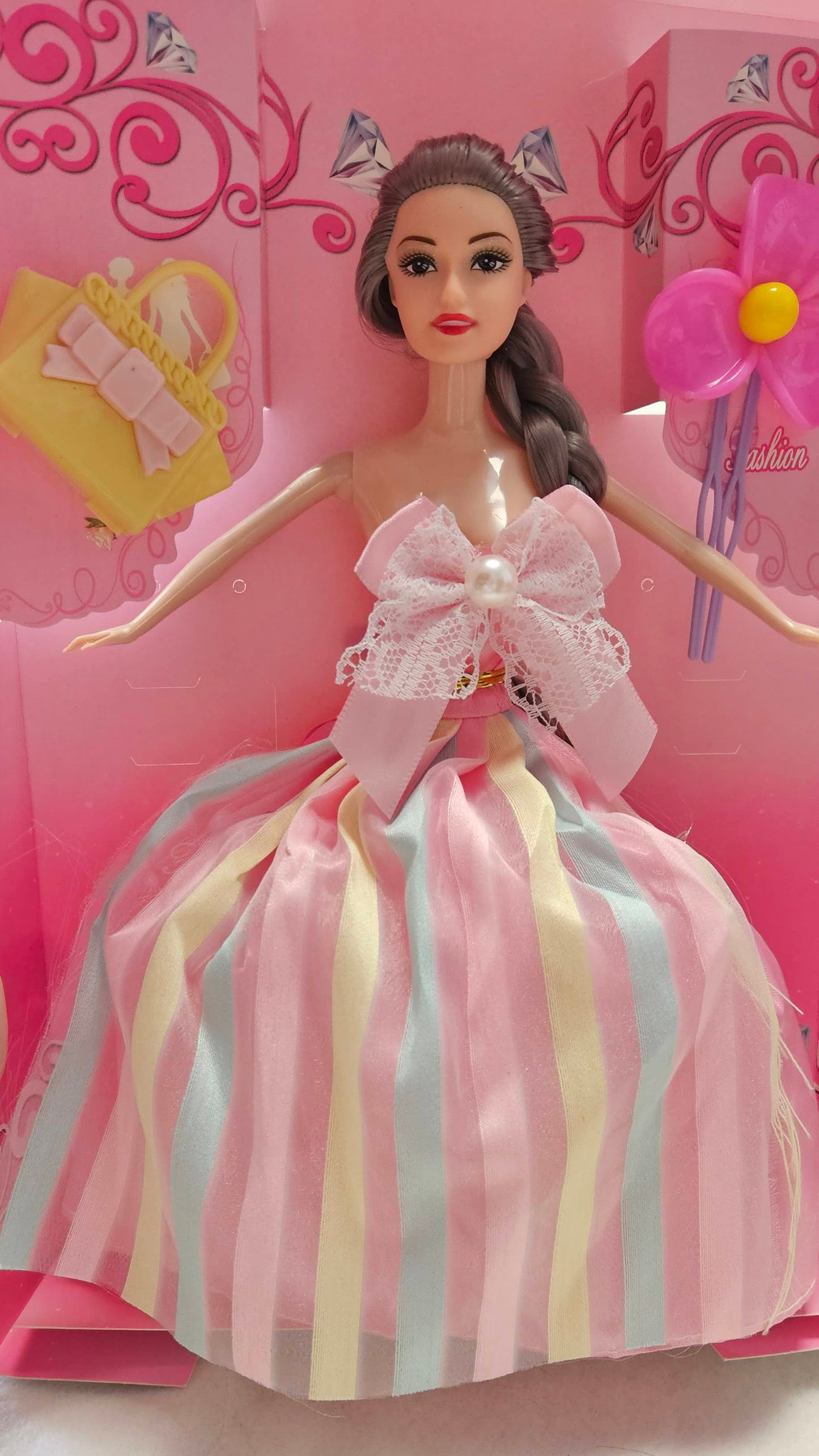 LALKA KSIĘŻNICZKA 30CM SUKNIA AKCESORIA TOREBKA SPINKA E1976 EMAJ