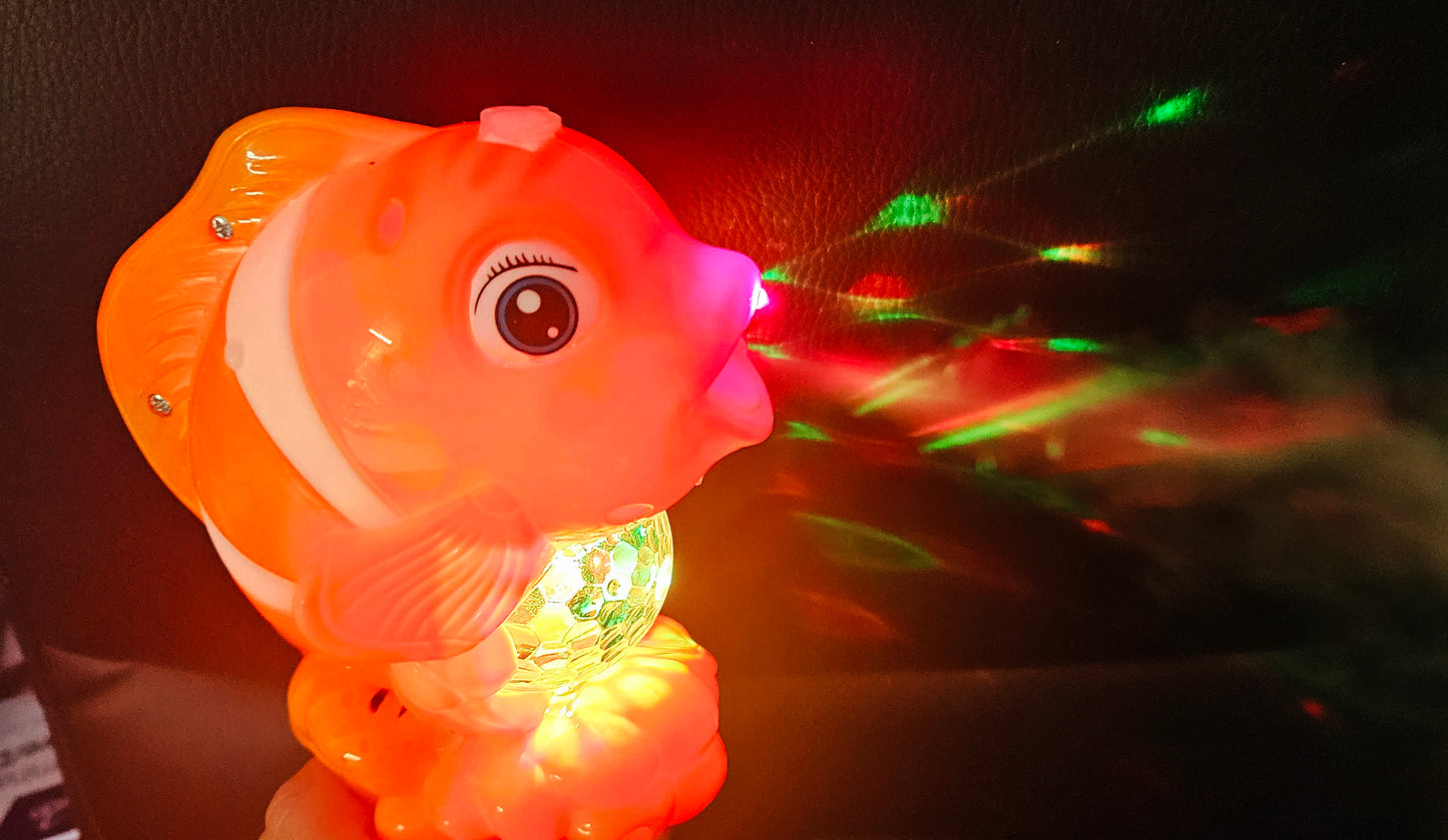 RÓŻDŻKA RYBKA NEMO Z PARĄ WODNĄ ŚWIATEŁKA LED DŹWIĘK 34CM E2477 EMAJ
