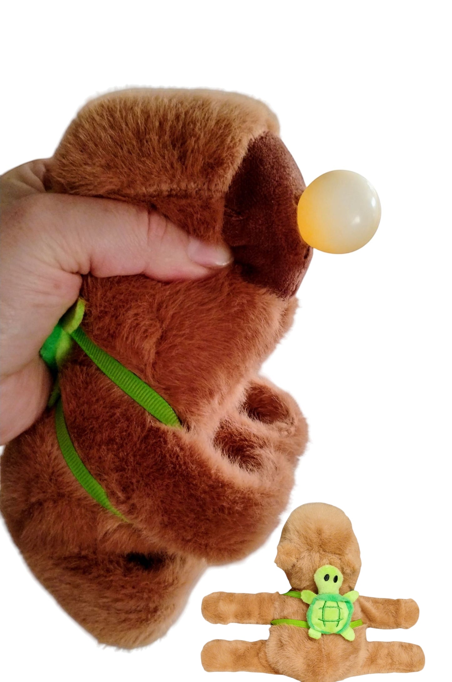 MASKOTKA OPASKA NA RĘKĘ KAPIBARA Z KOLOROWYM BALONIKIEM 18CM E2766 EMAJ