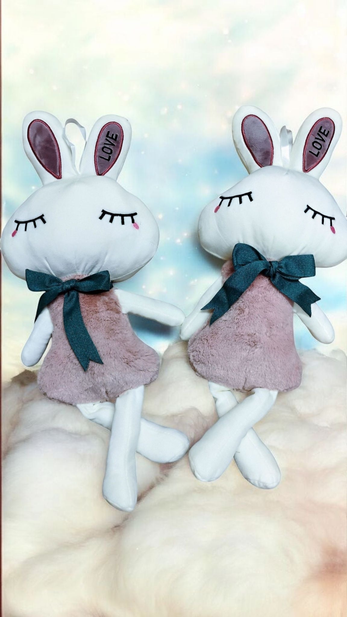 MASKOTKA PANI KRÓLIK LOVE W FUTERKU ZAMKNIĘTE OCZKA 45CM KOKARDA E2226 EMAJ